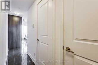 9201 Yonge St in Richmond Hill, ON - Building Photo - Building Photo