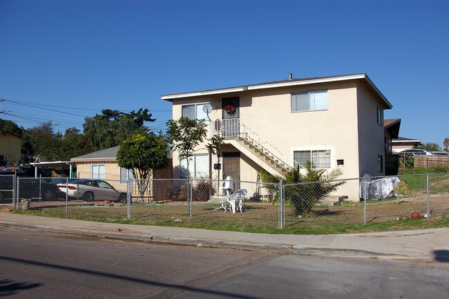 4634 E Thorn St in San Diego, CA - Building Photo - Building Photo