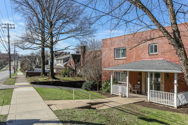 2708 Main St in Homestead, PA - Foto de edificio - Building Photo