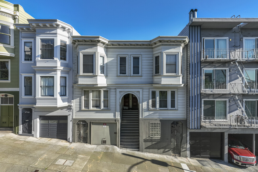 551-557 Greenwich St in San Francisco, CA - Building Photo