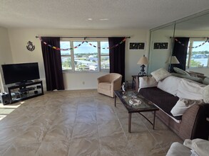 1200 Hibiscus Ave, Unit 608 in Pompano Beach, FL - Foto de edificio - Building Photo