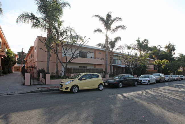 1334 N Las Palmas Ave Apartments in Los Angeles, CA - Foto de edificio - Building Photo