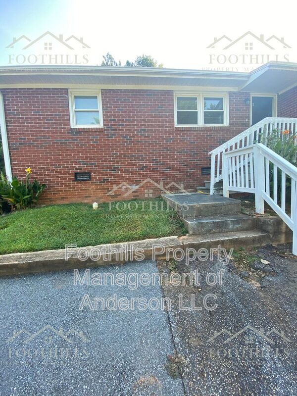 202 Kennemore St in Central, SC - Building Photo - Building Photo