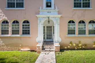 215 Calabria Ave in Coral Gables, FL - Building Photo - Building Photo