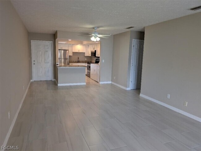 3715 SE 9th Pl in Cape Coral, FL - Building Photo - Building Photo