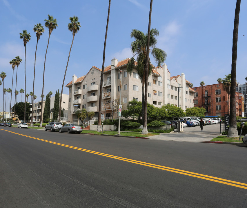 528 S Alexandria Ave in Los Angeles, CA - Building Photo