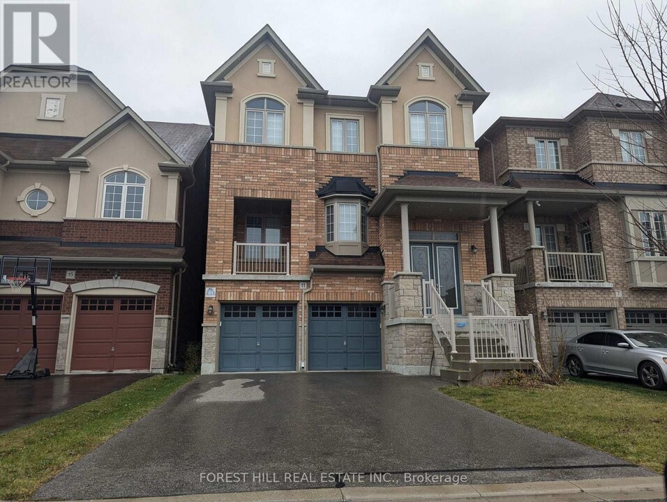 11 Joseph Hartman Cres in Aurora, ON - Building Photo