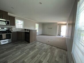 5157 Chantelle Dr in Flint, MI - Building Photo - Building Photo