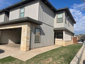 6040 24th St in Lubbock, TX - Building Photo