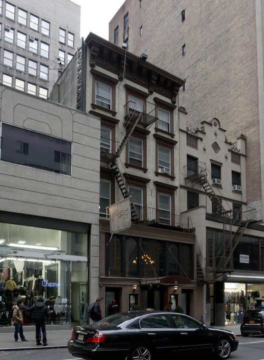 32 W 37th St in New York, NY - Building Photo