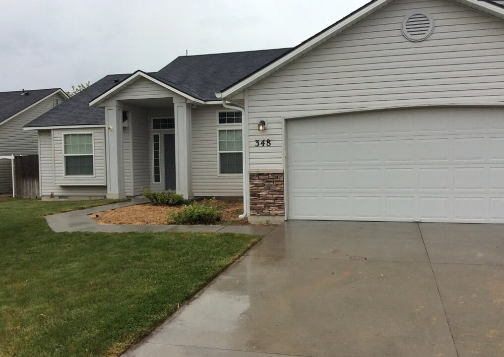 348 E Kelleher St in Kuna, ID - Building Photo