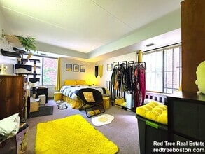 1243 Beacon St, Unit 2D in Brookline, MA - Building Photo - Building Photo