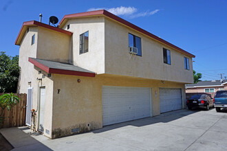 6703 Vinevale Ave in Bell, CA - Foto de edificio - Building Photo