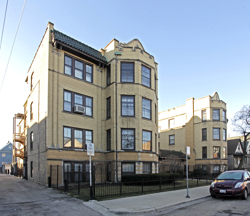 3417 West Drummond Place in Chicago, IL - Foto de edificio