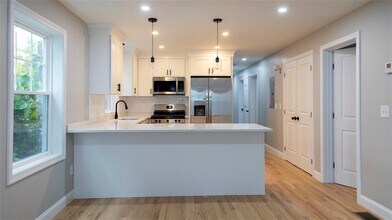 28 Grosvenor Ave in Providence, RI - Building Photo - Building Photo