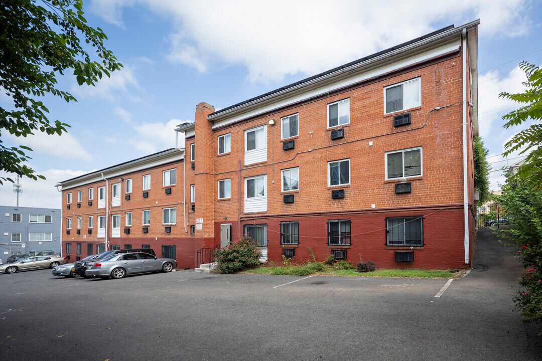 5035, 5047-5049 D St SE in Washington, DC - Building Photo