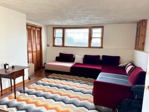 93 Sigourney St, Unit 1 in Revere, MA - Foto de edificio - Building Photo