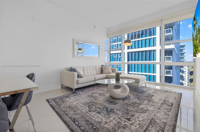 6801 Collins Ave, Unit PH11 in Miami Beach, FL - Building Photo - Building Photo