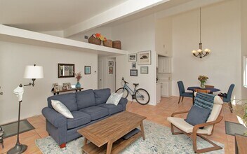 407 Los Arbolitos Blvd in Oceanside, CA - Building Photo - Building Photo