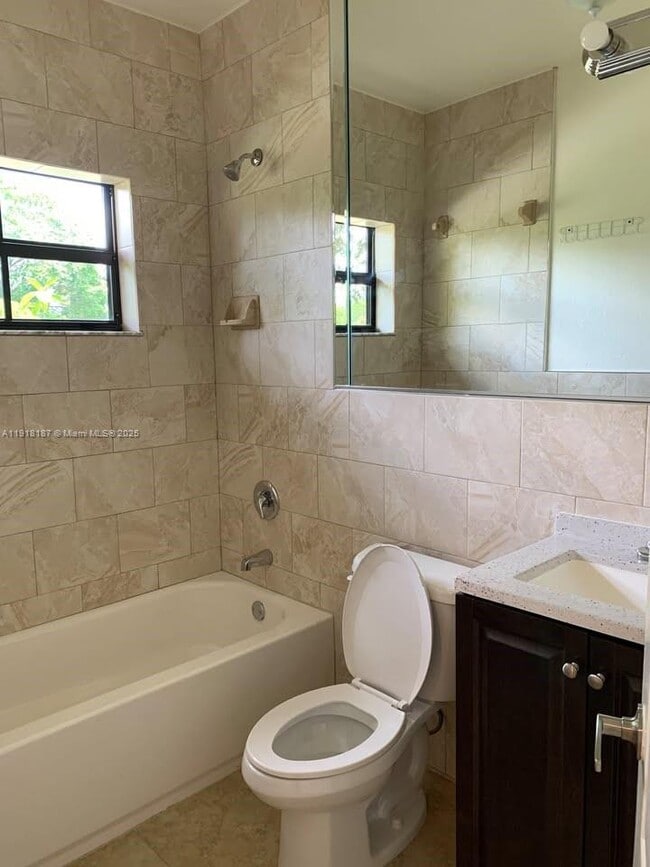 5496 NW 4th St in Miami, FL - Building Photo - Building Photo