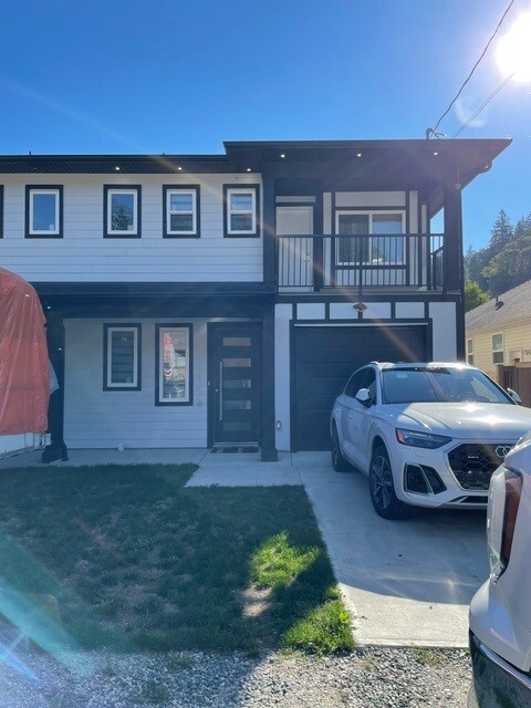 21088 Lakeview Crescent in Hope, BC - Building Photo