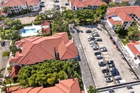 3205 NE 184th St in Aventura, FL - Foto de edificio - Building Photo