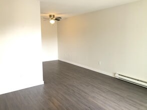 1050 Braidwood Rd in Courtenay, BC - Building Photo - Building Photo