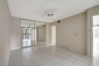 5475 Verona Dr in Boynton Beach, FL - Building Photo - Building Photo