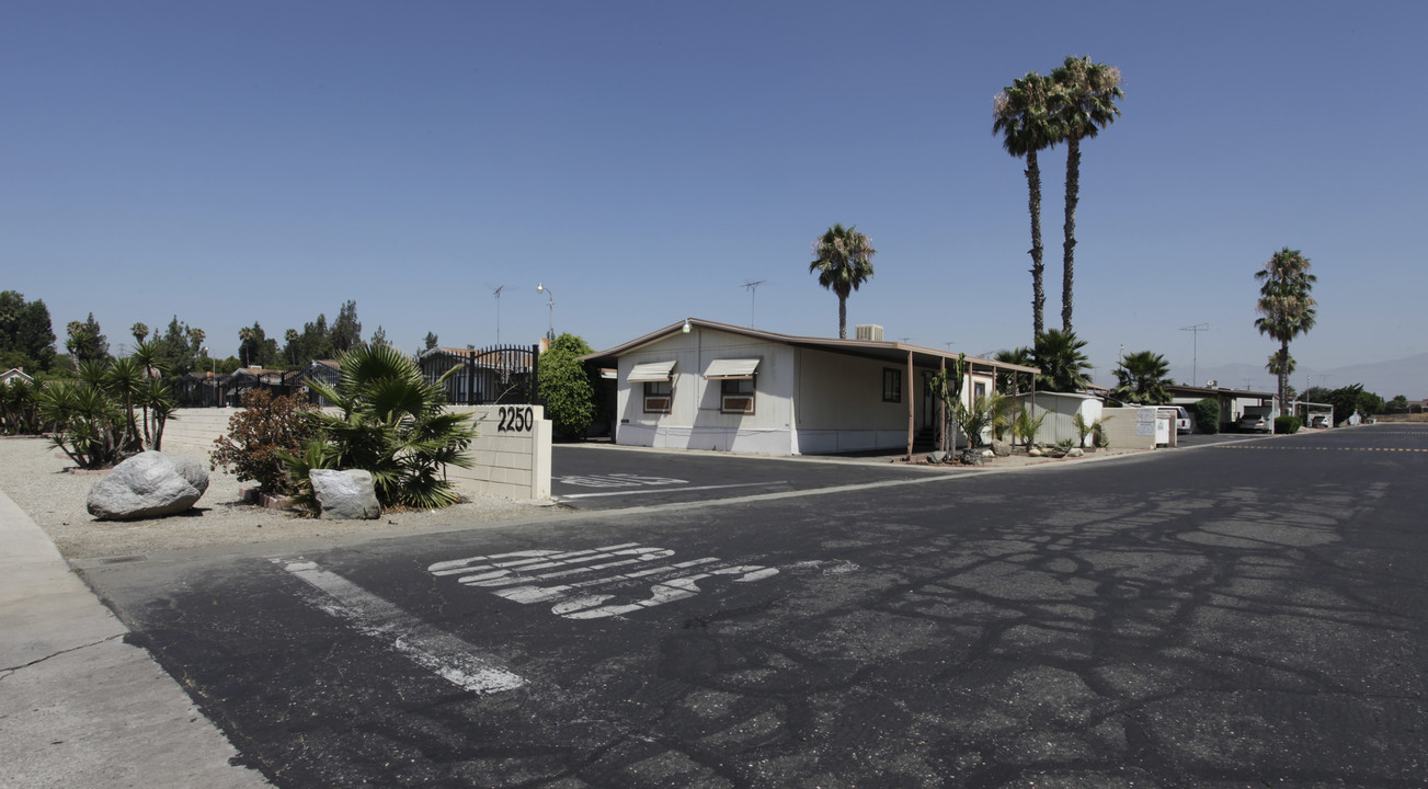 Royal York Estates in San Bernardino, CA - Building Photo