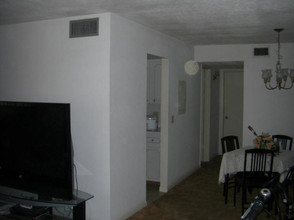 Windsor Apartment in St. Petersburg, FL - Building Photo - Building Photo