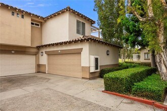 2479 Sunningdale Dr in Tustin, CA - Building Photo - Building Photo