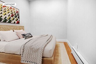 323 E 93rd St in New York, NY - Building Photo - Building Photo