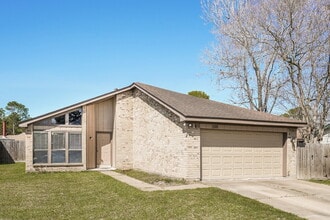 15118 Loma Paseo Dr in Houston, TX - Foto de edificio - Building Photo