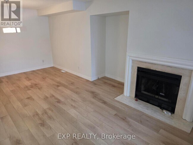 1296 Valerie Crescent in Oakville, ON - Building Photo - Building Photo