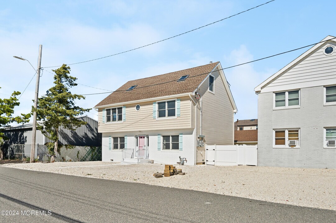 141 Trenton Ave in Lavallette, NJ - Building Photo