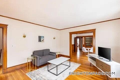 90 Harriet St, Unit left