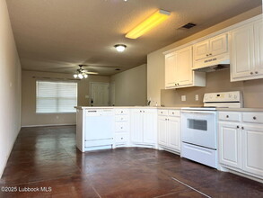 2401 73rd St in Lubbock, TX - Building Photo - Building Photo