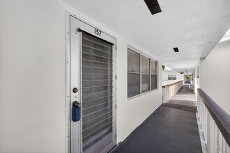 157 Camden E in West Palm Beach, FL - Building Photo - Building Photo