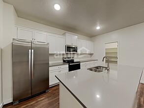 9406 W Hiden Stream St in Star, ID - Building Photo - Building Photo