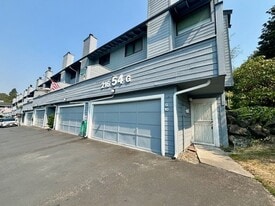 21654 14th Ave S in Des Moines, WA - Building Photo