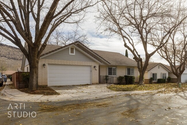 351 S Valley View Dr in Saint George, UT - Building Photo - Building Photo