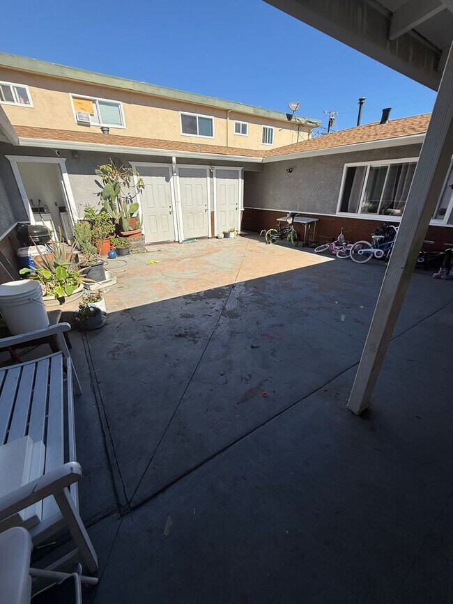 1631 Frisbie Ct in Concord, CA - Building Photo - Building Photo