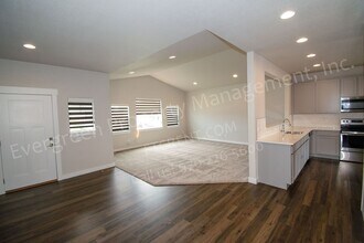 298 E Chestnut St in Windsor, CO - Building Photo - Building Photo