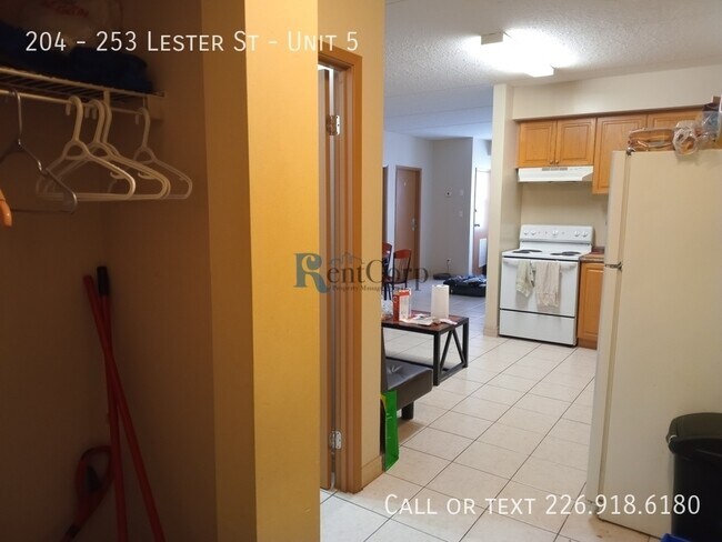 253-253 Lester St in Waterloo, ON - Building Photo - Building Photo