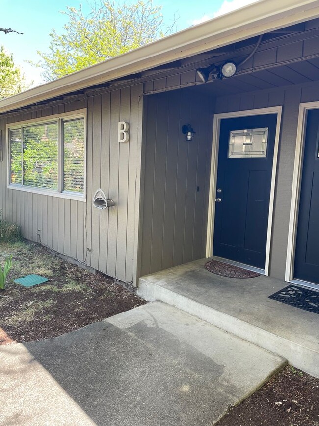 1408 SW G St in Grants Pass, OR - Building Photo - Building Photo