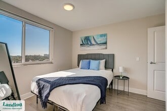 305 Dr. M.L.K. Jr St S, Unit 333 in St. Petersburg, FL - Foto de edificio - Building Photo