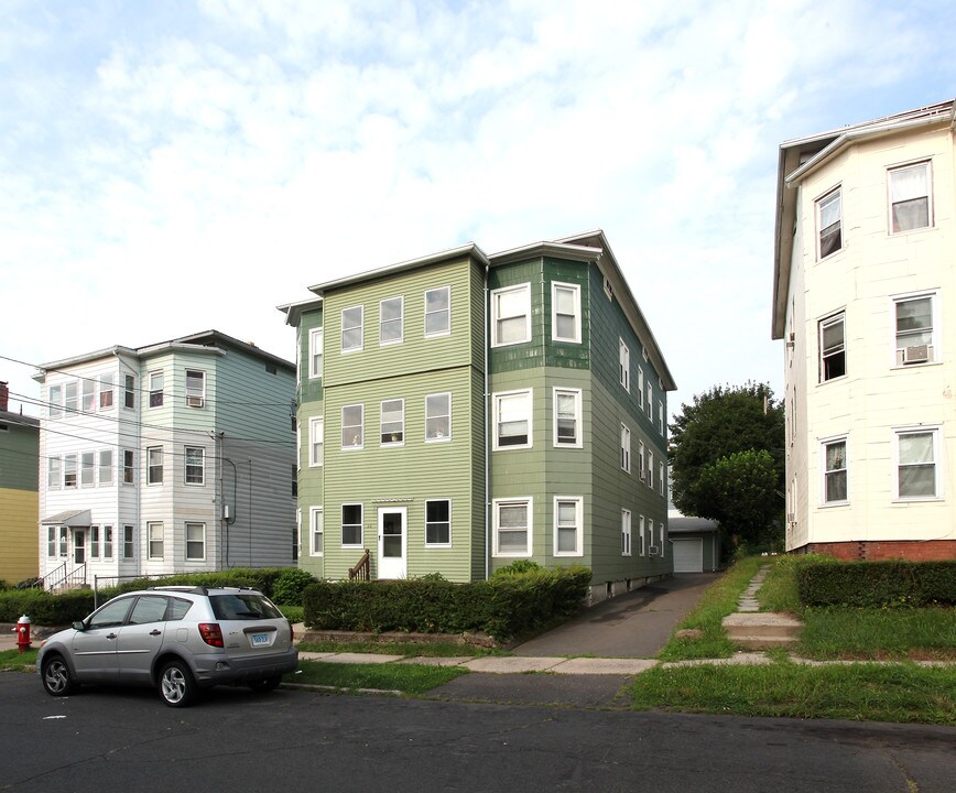 28 Horace St in New Britain, CT - Foto de edificio
