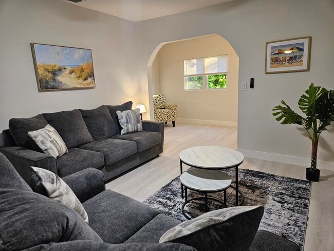 719 Briggs St in West Palm Beach, FL - Building Photo - Building Photo