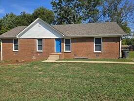 204 Hunter Dr in Columbia, TN - Building Photo