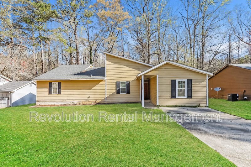 1087 Salisbury Trail in Riverdale, GA - Building Photo